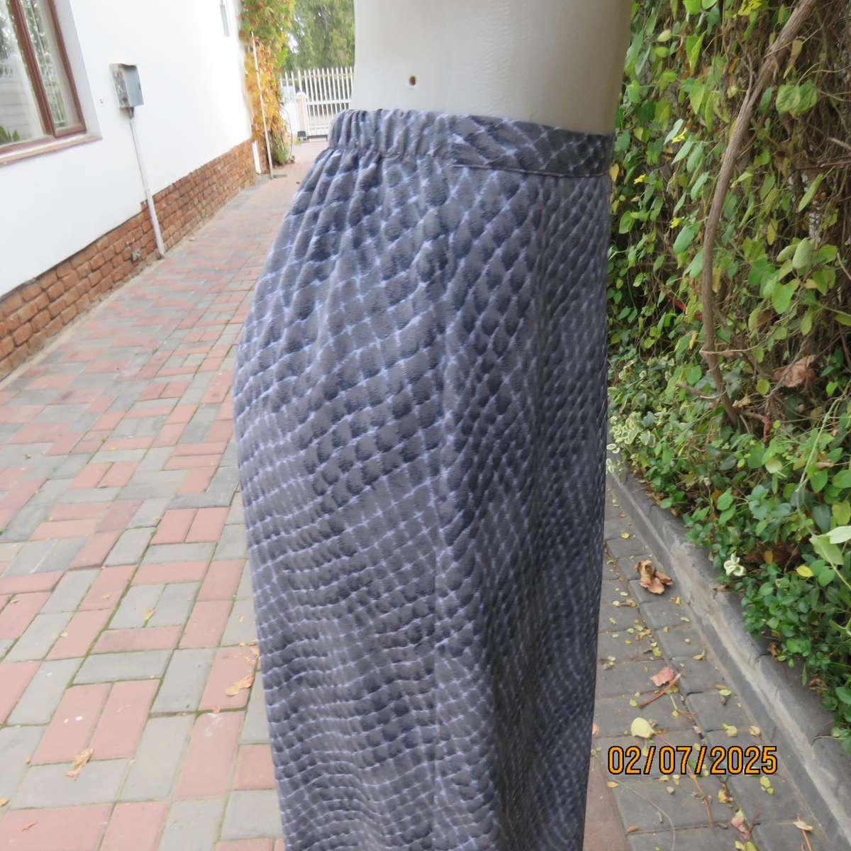 XTREME diamond print rayon-polyester long skirt in greys and pale blue. Size 36-38