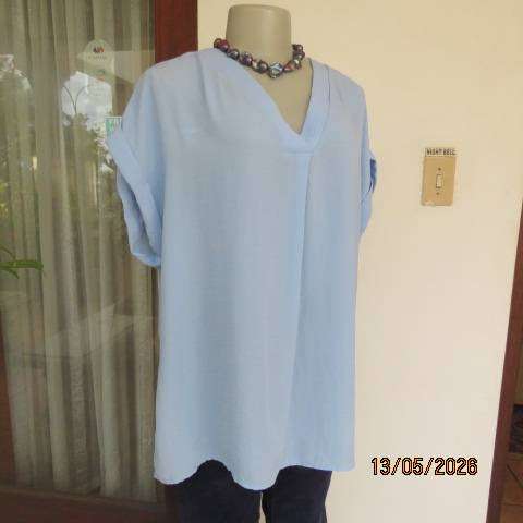 Miladys ice blue slip-over banded V-neck top size 42-44