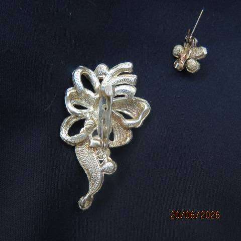 Silver toned floral brooch with pink pearls and tiny pink stones + tiny matching brooch