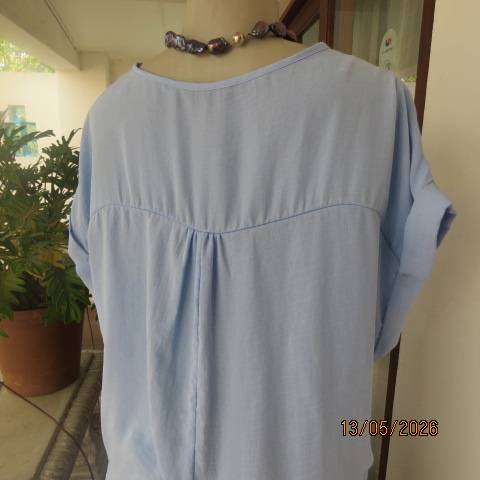 Miladys ice blue slip-over banded V-neck top size 42-44