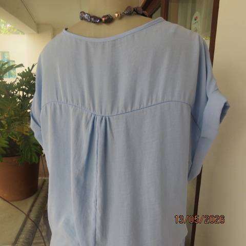 Miladys ice blue slip-over banded V-neck top size 42-44