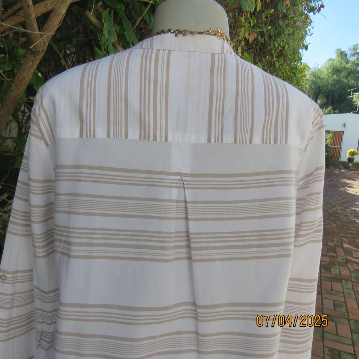 DAVID JONES smart casual white 100% cotton top-horizontal ecru stripes. Size 34