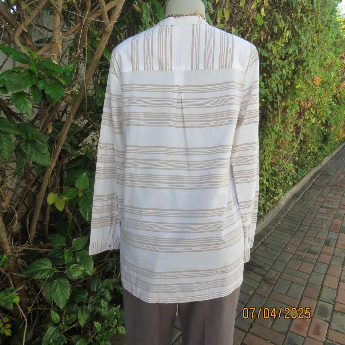 DAVID JONES smart casual white 100% cotton top-horizontal ecru stripes. Size 34