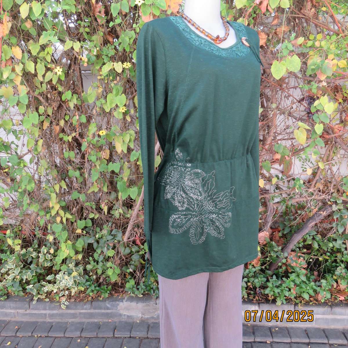 Hunters green long sleeve slip over polycotton stretch top. Lace-button decor. Size 40