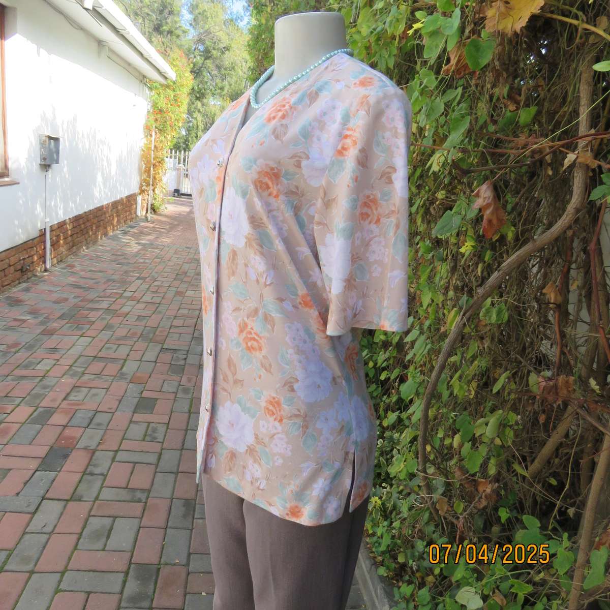 WOOLWORTHS oatmeal colour V front button down top. With peach-lilac flowers. Size 34
