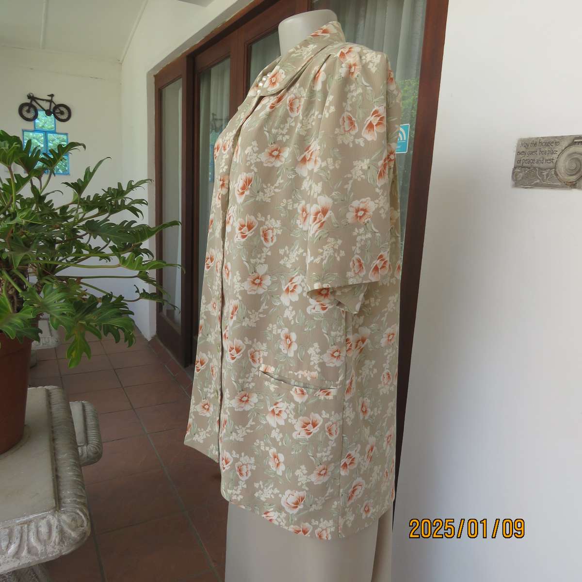 Fabulous boutique made tea green-white-rust floral pattern short sleeve jacket.Size 40-42. As new.