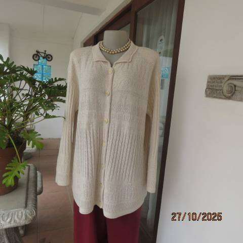 TOPICS cream acrylic knit long sleeve button down cardigan with collar. Size 44-46