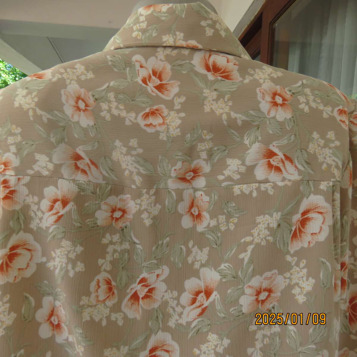 Fabulous boutique made tea green-white-rust floral pattern short sleeve jacket.Size 40-42. As new.