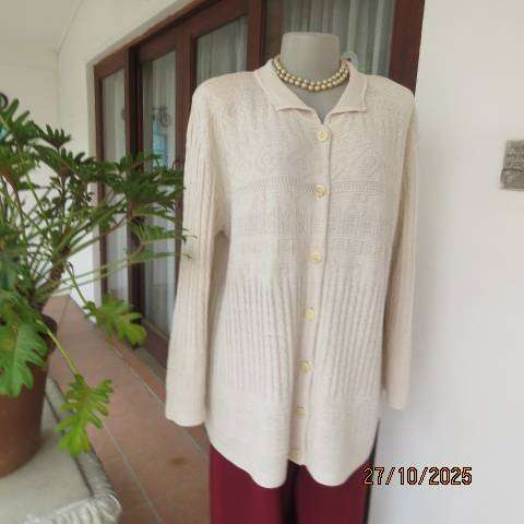 TOPICS cream acrylic knit long sleeve button down cardigan with collar. Size 44-46