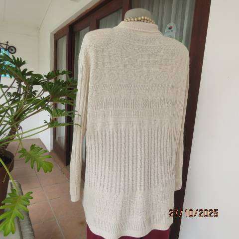 TOPICS cream acrylic knit long sleeve button down cardigan with collar. Size 44-46
