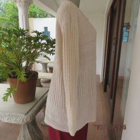 TOPICS cream acrylic knit long sleeve button down cardigan with collar. Size 44-46