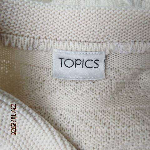 TOPICS cream acrylic knit long sleeve button down cardigan with collar. Size 44-46