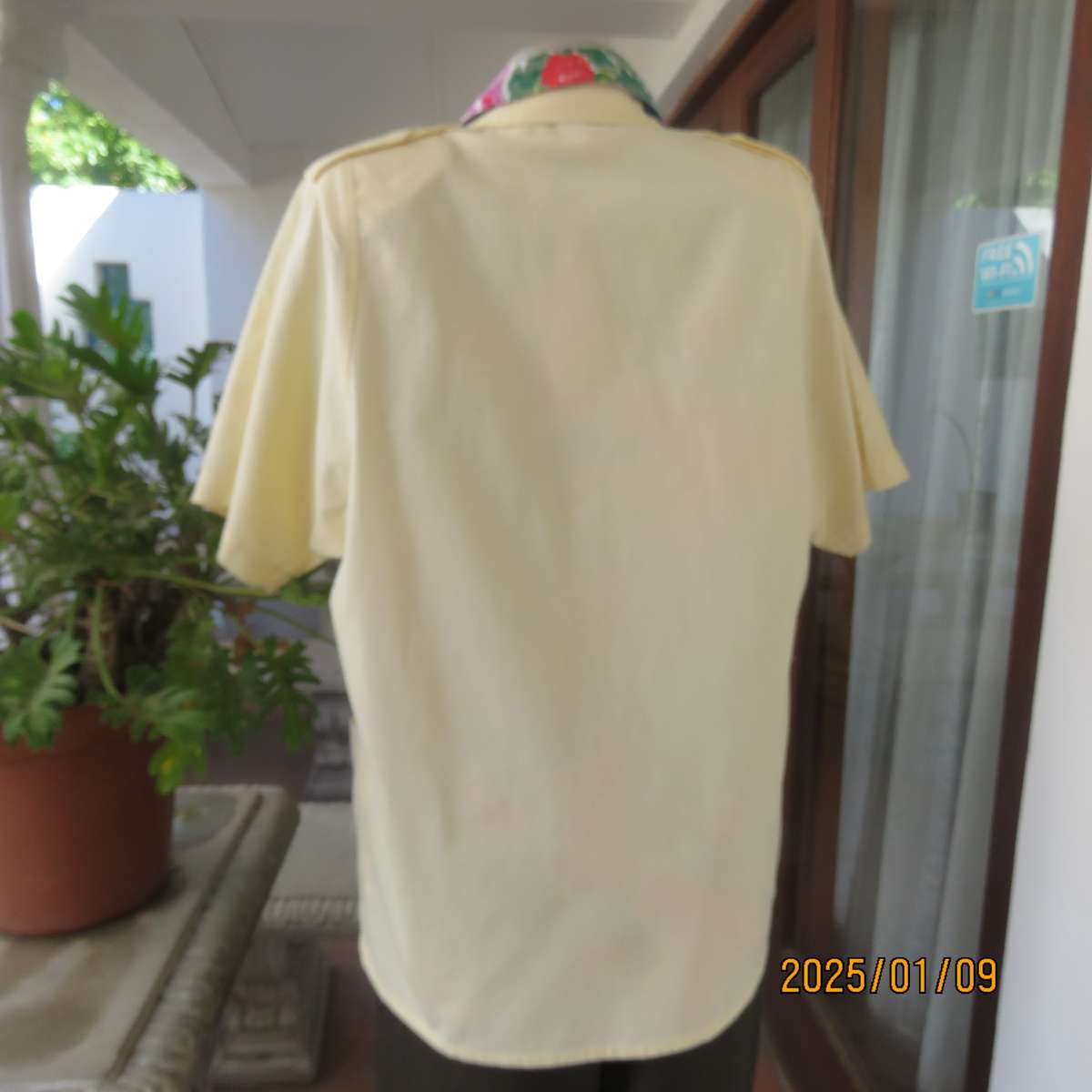 IDENTIKIT daffodil yellow short sleeve 100% cotton one button jacket. Size 38-14. .