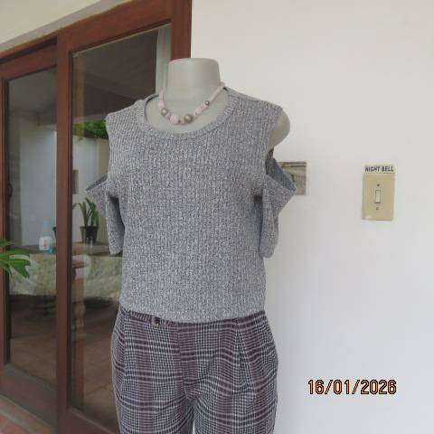 Grey mottled ribbed naked shoulder cropped short sleeve top in size 38.