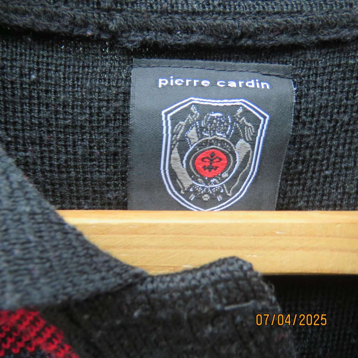 PIERRE GARDIN black acrylic knit long sleeve golf style men's pullover. Red-grey strip front.Size L