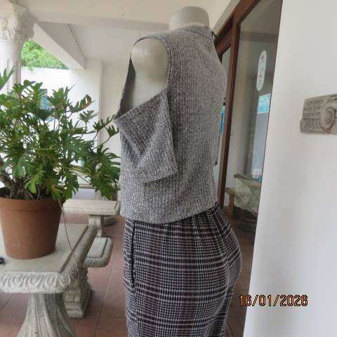 Grey mottled ribbed naked shoulder cropped short sleeve top in size 38.