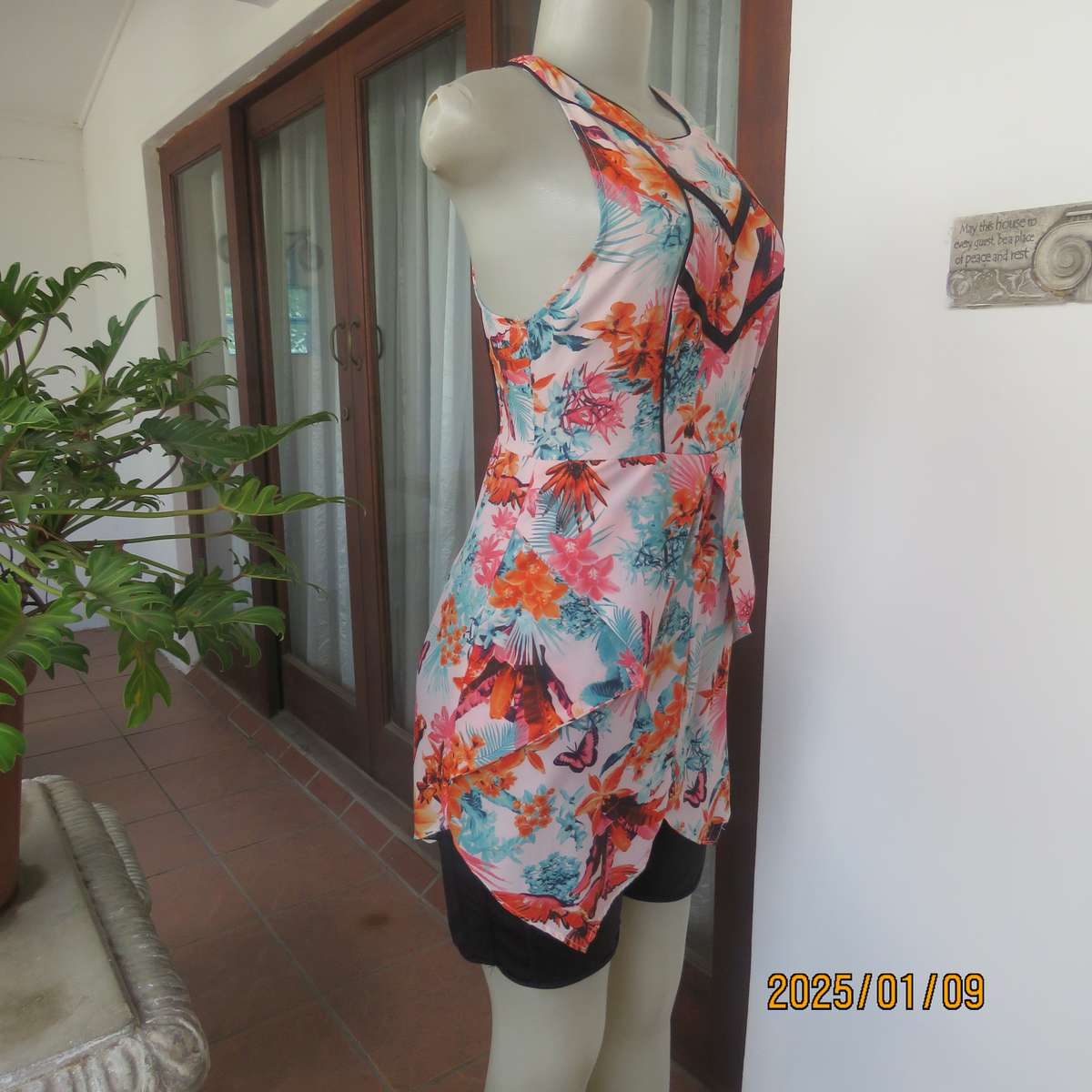 Sexy little college girl ultra mini floral dress in unique style size 34. Wear over stretch shorts.