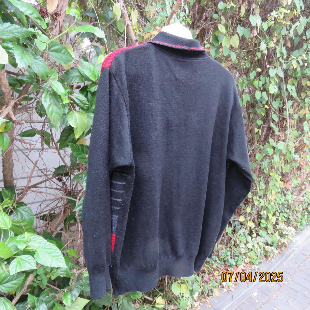 PIERRE GARDIN black acrylic knit long sleeve golf style men's pullover. Red-grey strip front.Size L