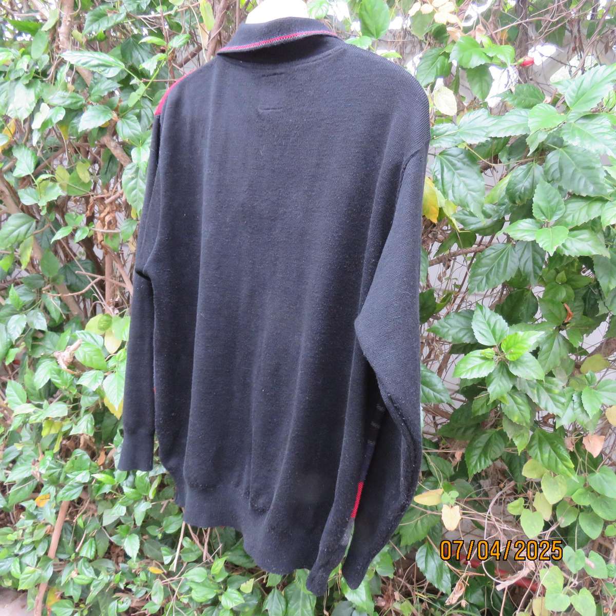 PIERRE GARDIN black acrylic knit long sleeve golf style men's pullover. Red-grey strip front.Size L