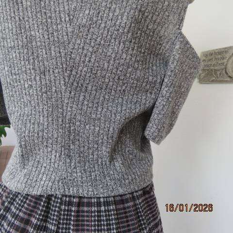 Grey mottled ribbed naked shoulder cropped short sleeve top in size 38.