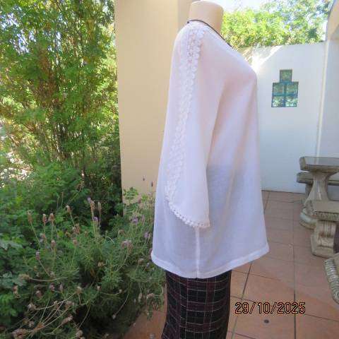 White cool polycotton slip over top with short cut-on lace decorated sleeves. Size 42-44