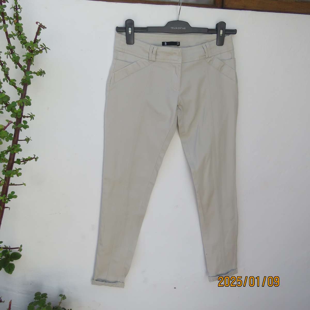 Smart sexy skinny cream stretch cotton RT pants size 30-6. Dummy pockets. Good fit. As new