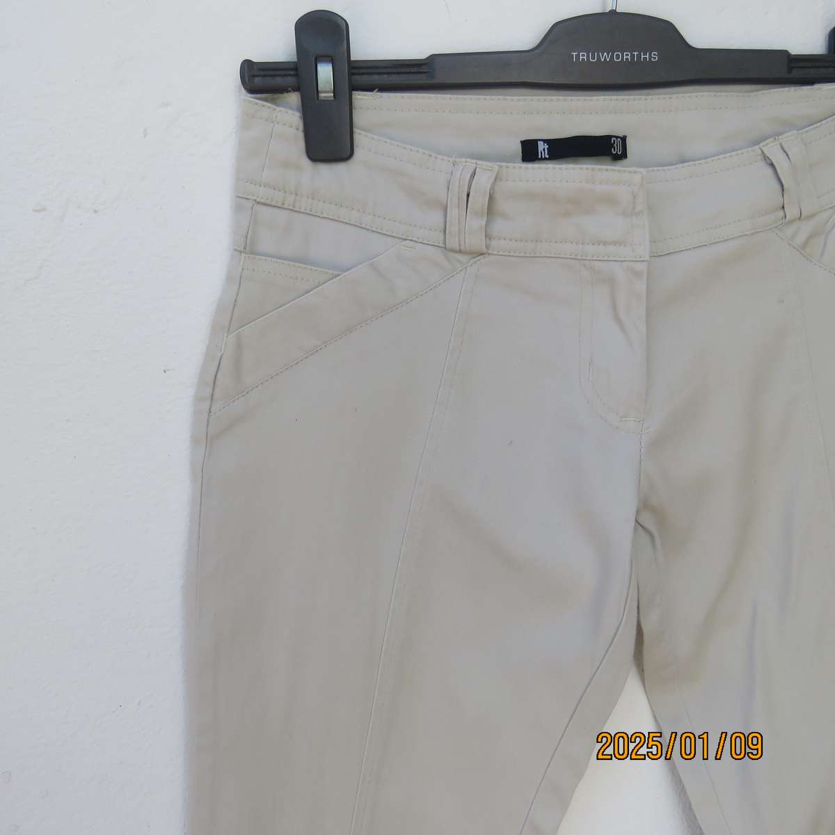 Smart sexy skinny cream stretch cotton RT pants size 30-6. Dummy pockets. Good fit. As new