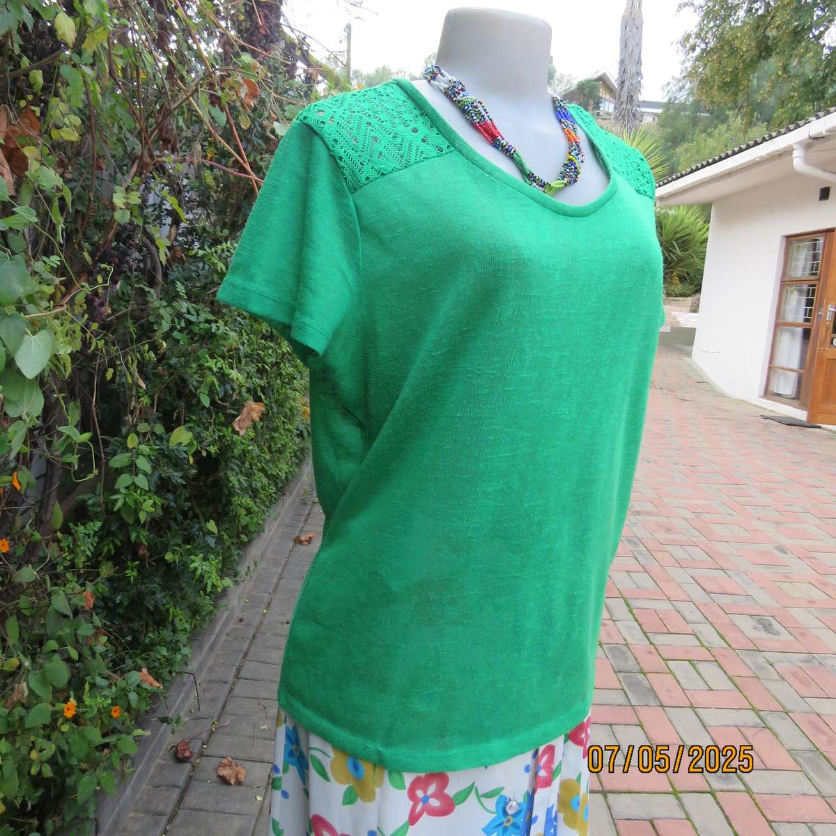 Green capped sleeve textured stretch polyester top