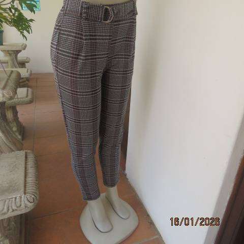 LEGIT skinny black-white-pink check thick polyester stretch pants. Side pockets. Size 32-34