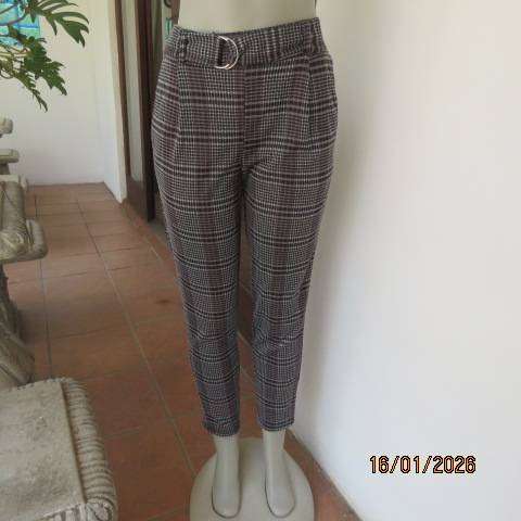 LEGIT skinny black-white-pink check thick polyester stretch pants. Side pockets. Size 32-34