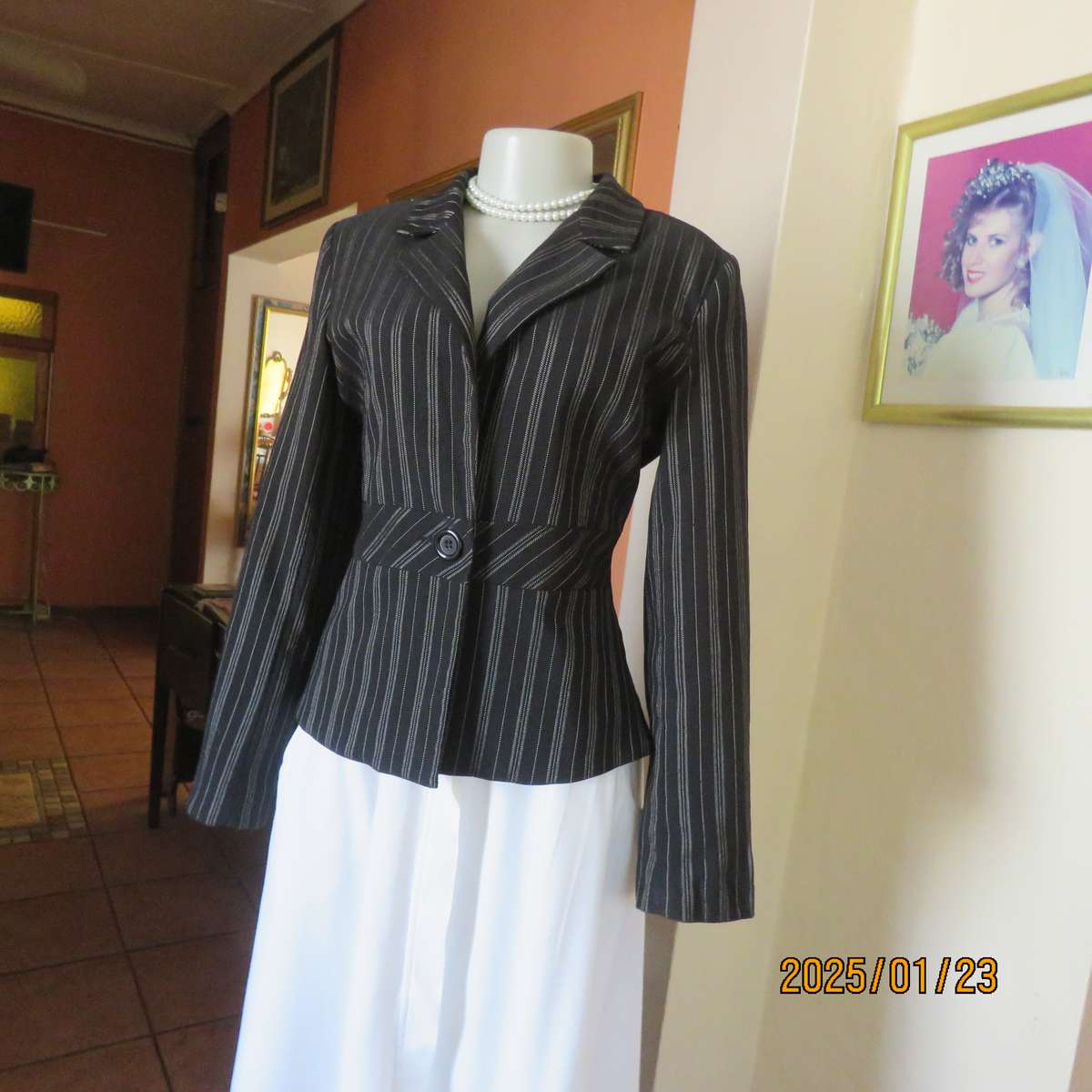 Smart long sleeve black-silver vertical striped fully lined jacket. Size 36. Close 1 button. As new