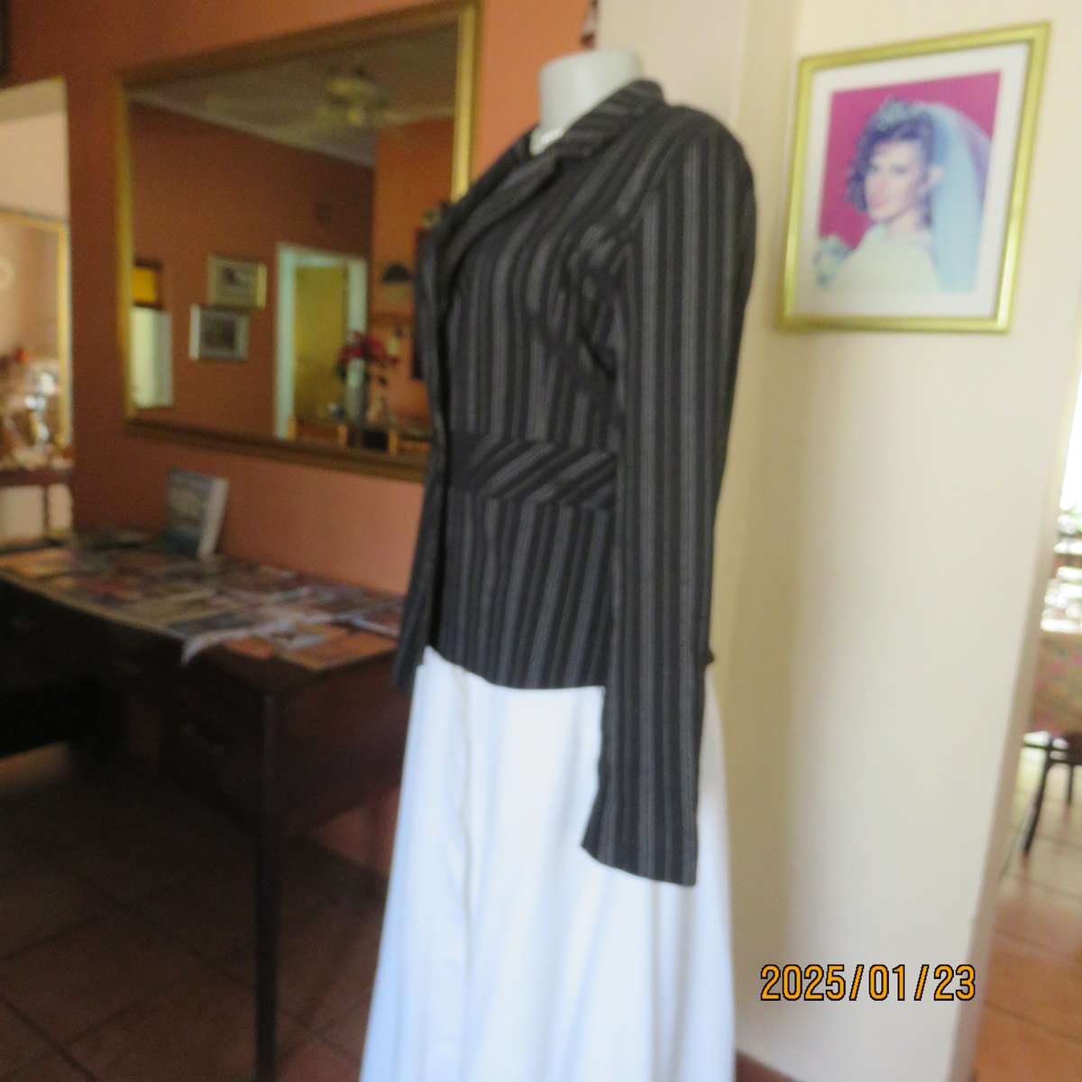 Smart long sleeve black-silver vertical striped fully lined jacket. Size 36. Close 1 button. As new