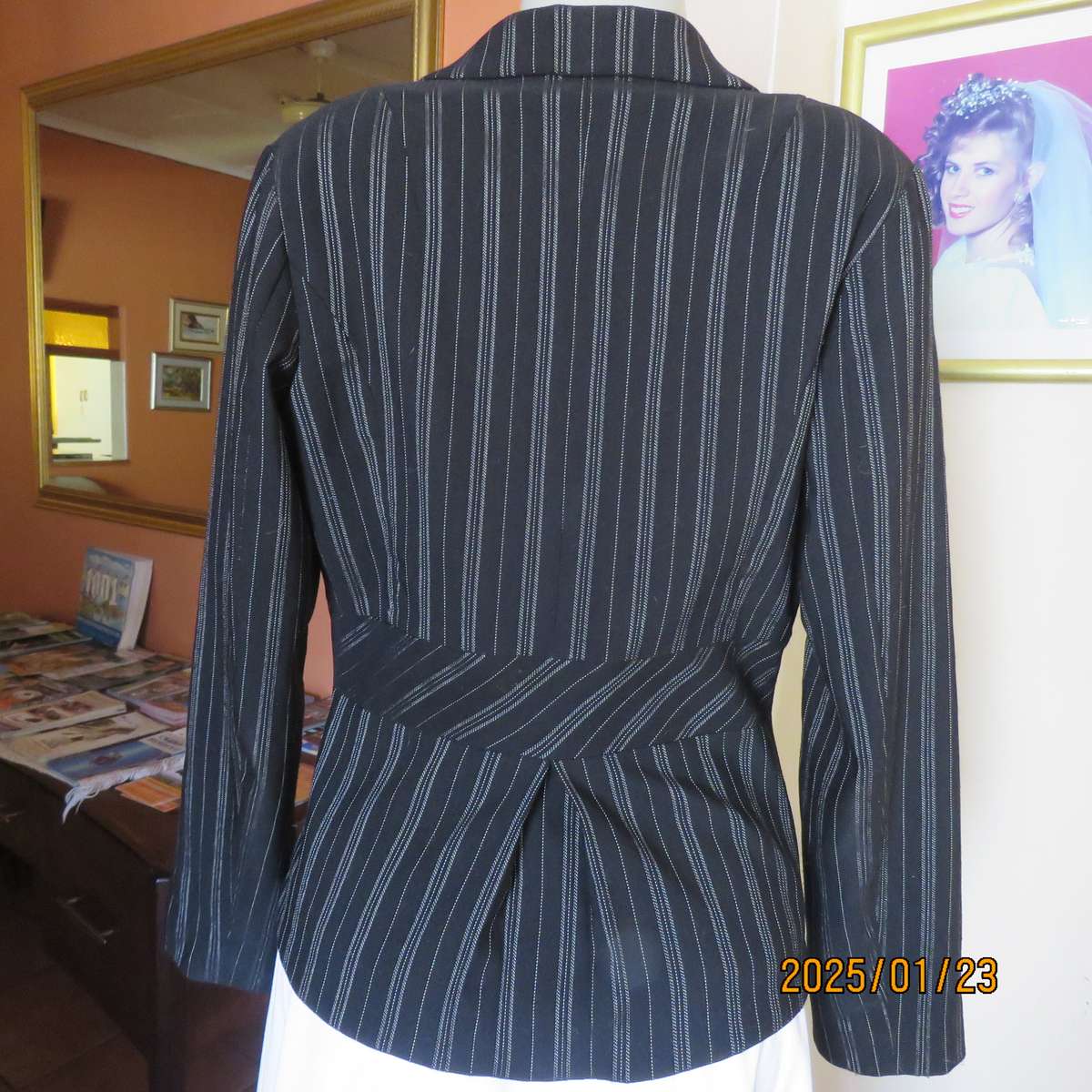Smart long sleeve black-silver vertical striped fully lined jacket. Size 36. Close 1 button. As new