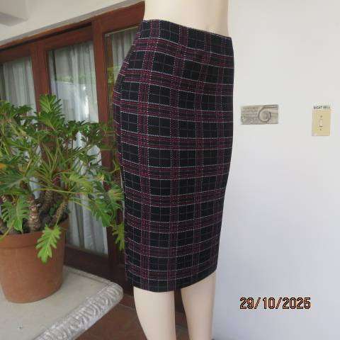 FIX black-white-red check stretch textured polyester bodycon skirt Size 34