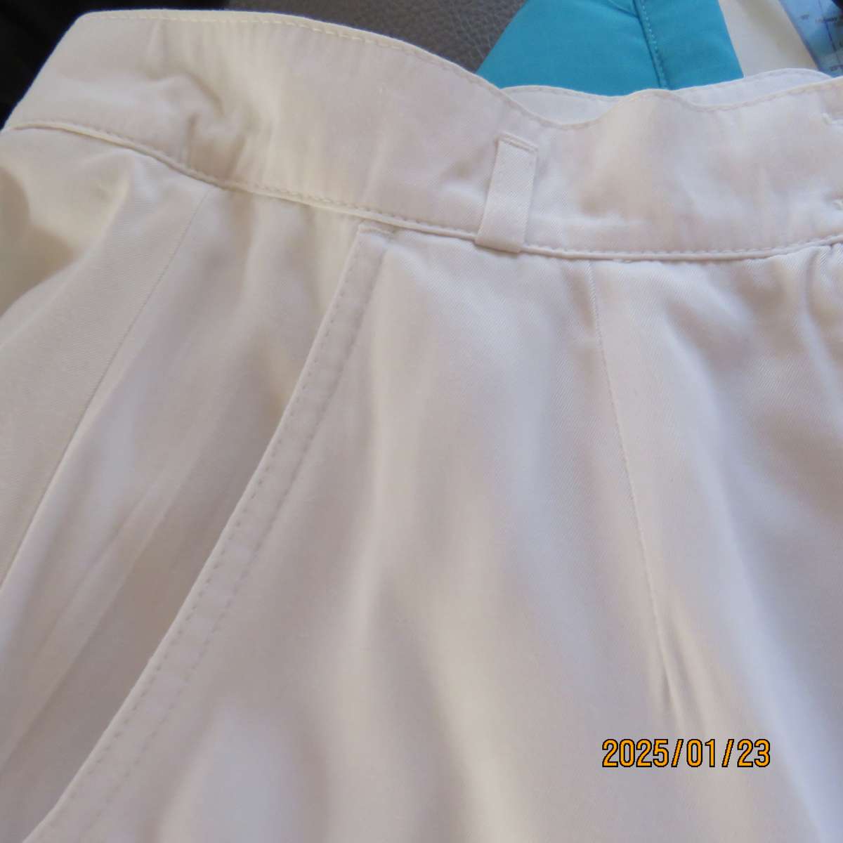 CLASSIQUE high quality white wide A-line fully lined skirt. Side pockets.Size 38.Hidden button down.
