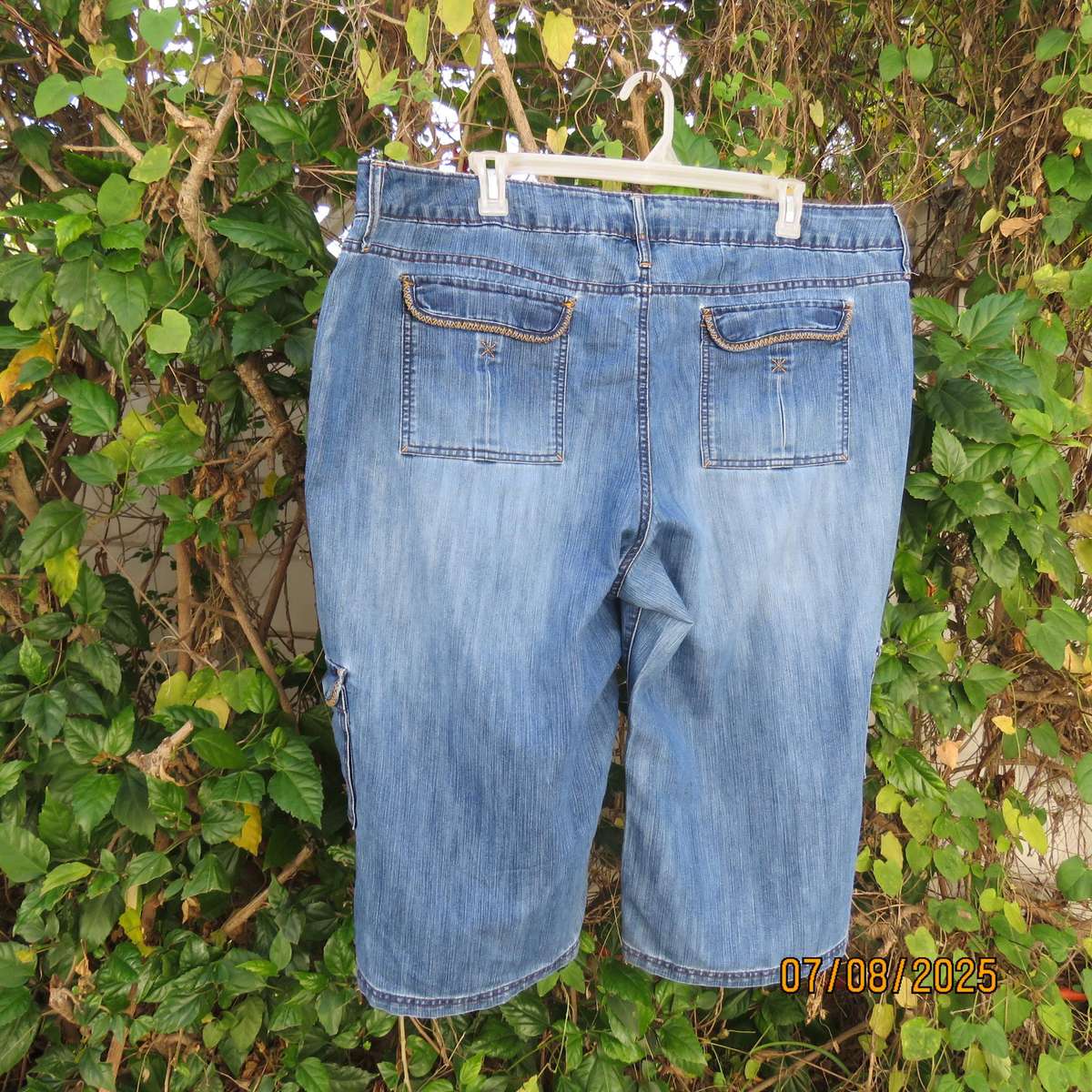 FADED GLORY blue denim cropped jeans size 48 with 7 pockets. In polycotton.