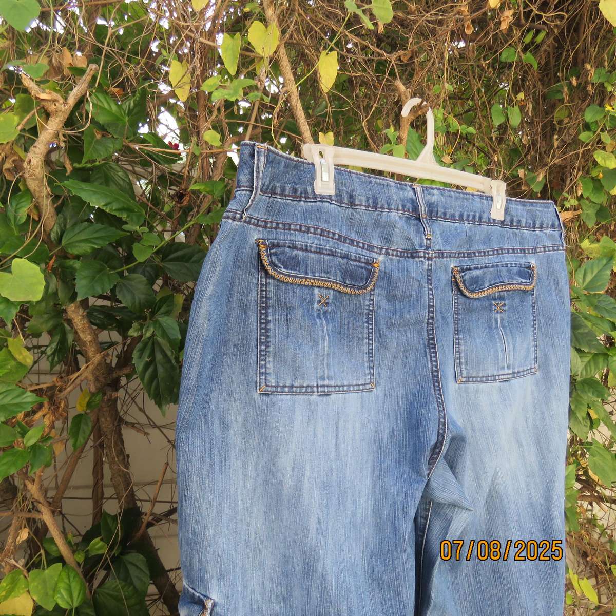 FADED GLORY blue denim cropped jeans size 48 with 7 pockets. In polycotton.