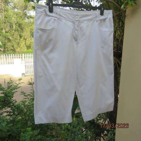 Ladies white cotton cropped pants with straight legs, size 44