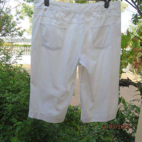 Ladies white cotton cropped pants with straight legs, size 44