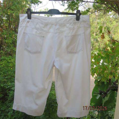 Ladies white cotton cropped pants with straight legs, size 44