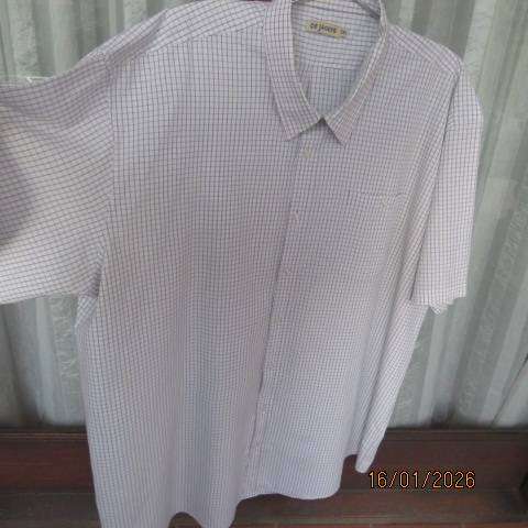 DE JAGERS short sleeve casual men's shirt in white-navy check polycotton. Size 5XL