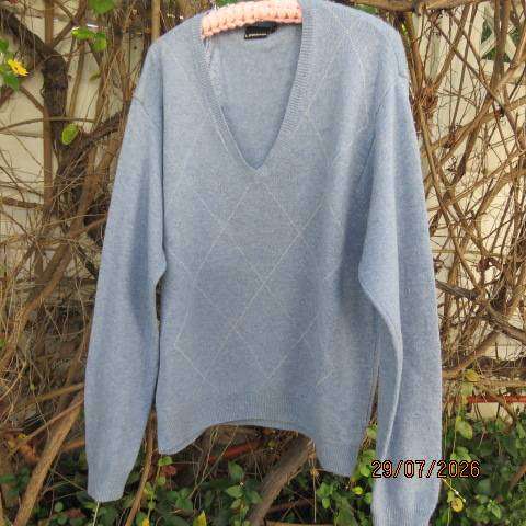 LEGEND light blue pure new wool men's knitted pullover with V neck and diamond pattern size large