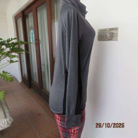 SPORT Real Clothing grey and black stretch polyester long sleeve zip-up jacket. Size 36