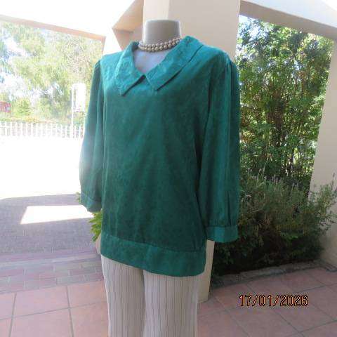 Emerald green boutique made sllky embossed polyester top with collar and sleeves. Size 40