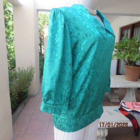 Emerald green boutique made sllky embossed polyester top with collar and sleeves. Size 40