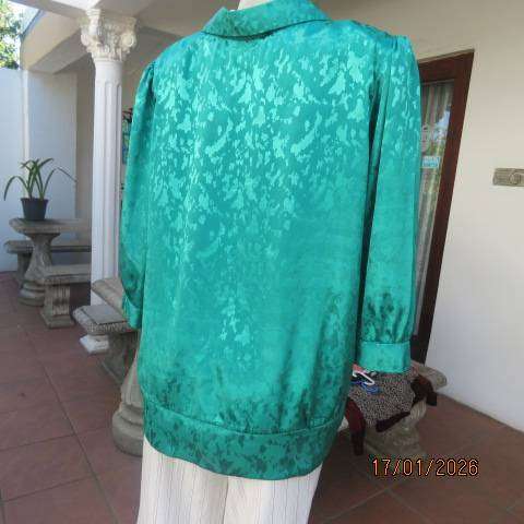 Emerald green boutique made sllky embossed polyester top with collar and sleeves. Size 40