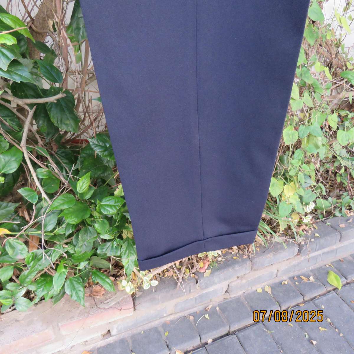 ENZO Munaro navy pants with turnovers. Size 30. 100% polyester.