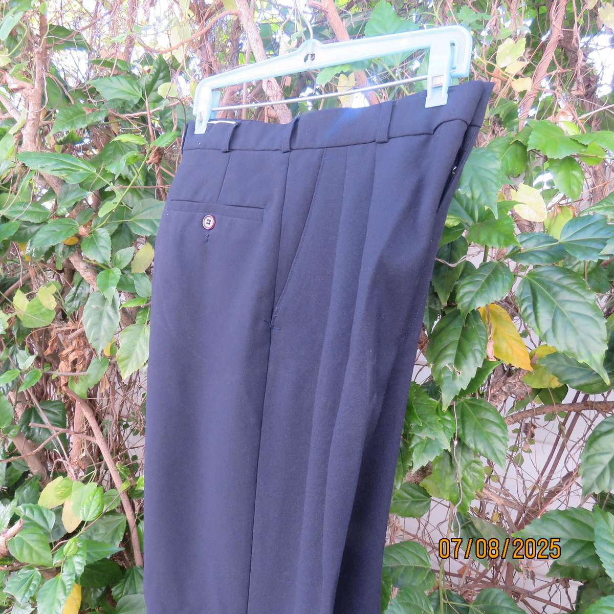ENZO Munaro navy pants with turnovers. Size 30. 100% polyester.