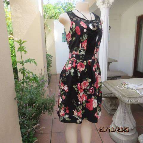 Black crimson-cream floral print on black polycotton dress. Lace inlays. Size 34