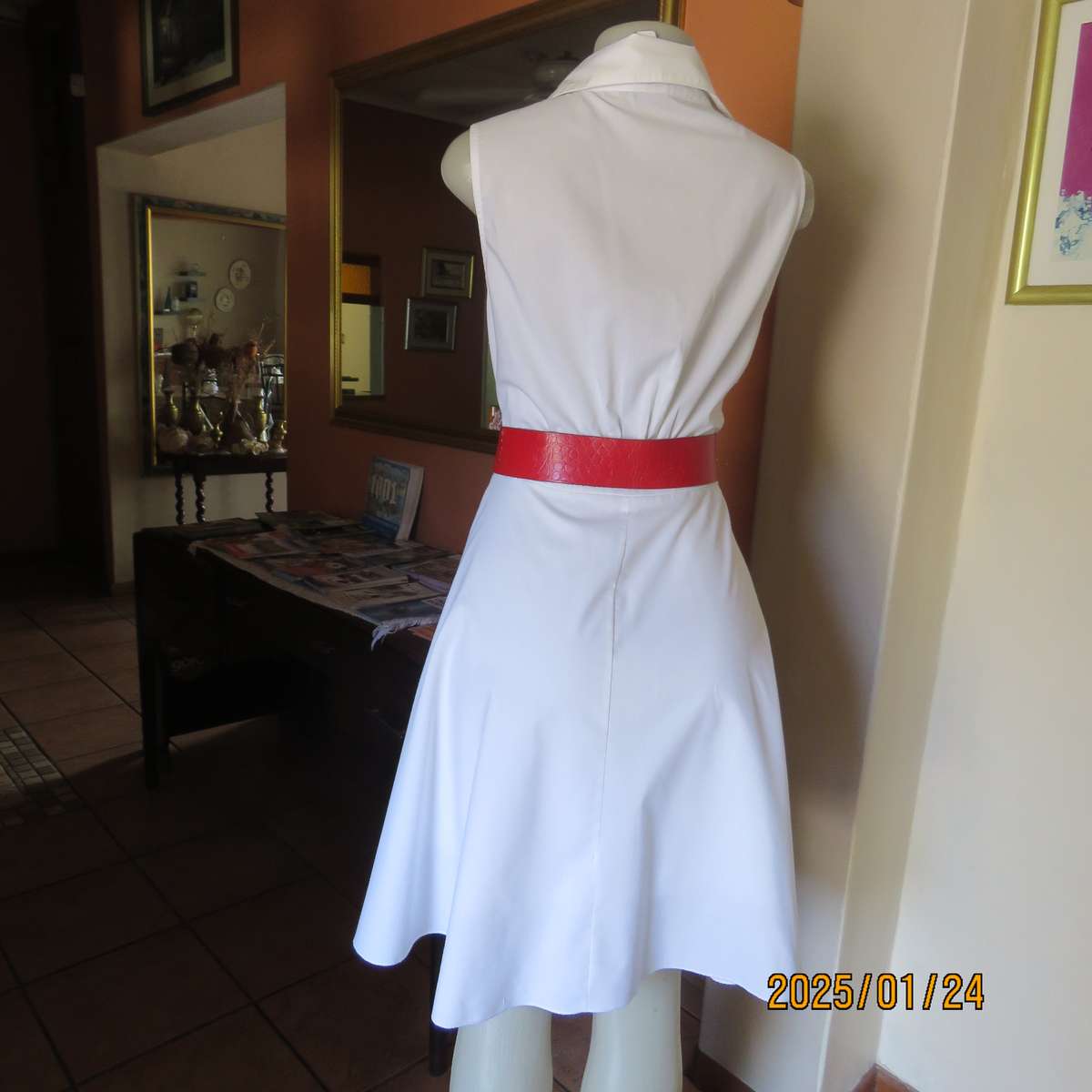 FASHION EXPRESS white polycotton stretch size 42 dress. Button down frilled top.A-line lined bottom.